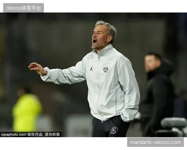 路易斯·恩里克通过精准的战术布置，带领巴黎圣日耳曼连续两年闯入欧冠决赛